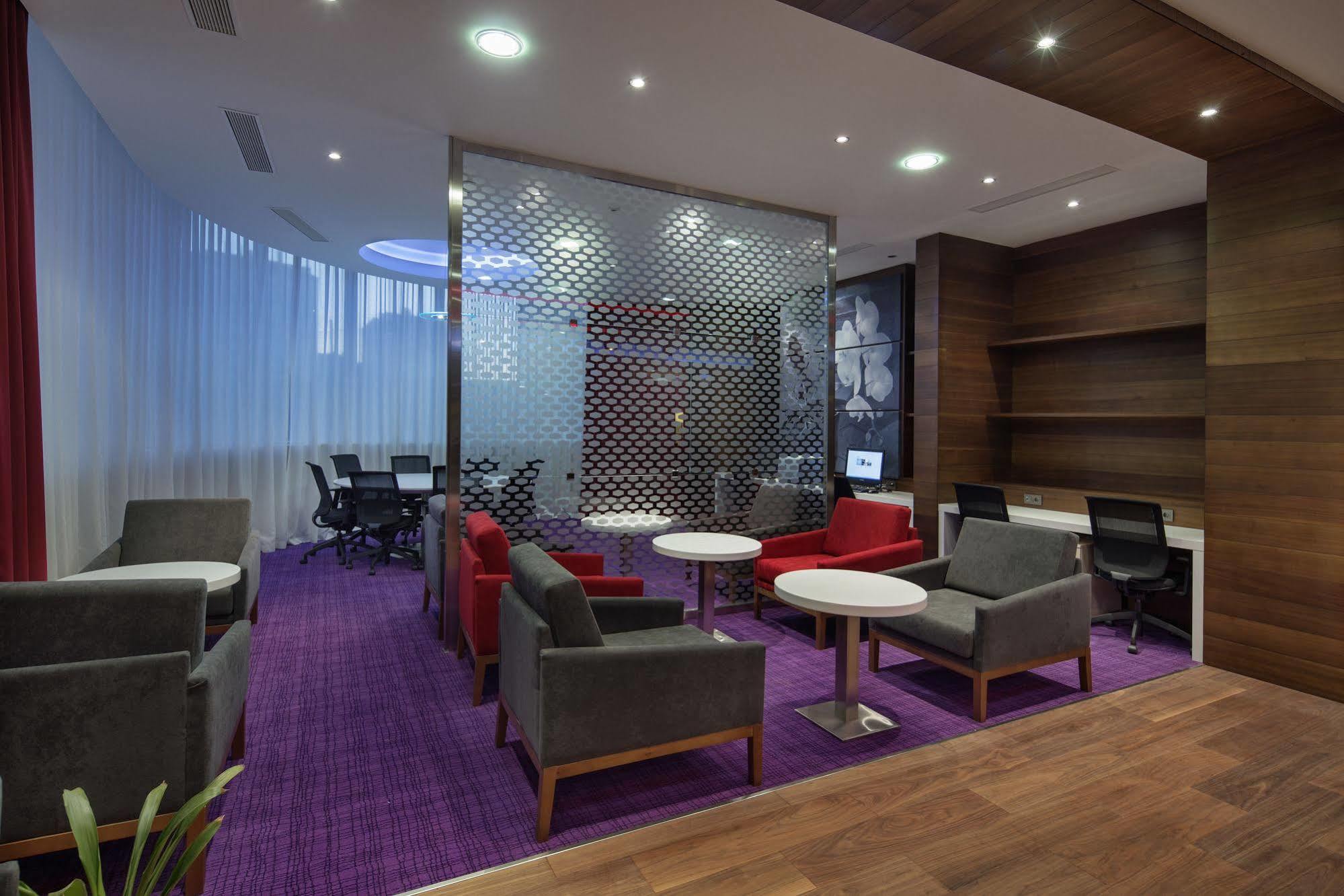 Hotel Hampton By Hilton Istanbul Kayasehir Esterno foto